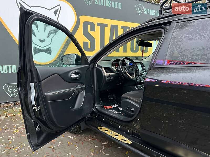 Внедорожник / Кроссовер Jeep Cherokee 2016 в Хмельницком