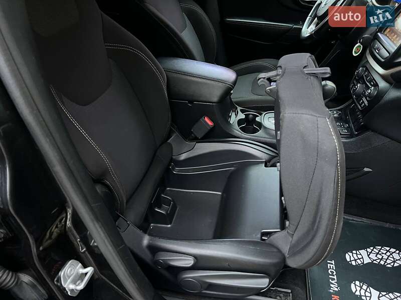 Внедорожник / Кроссовер Jeep Cherokee 2016 в Хмельницком