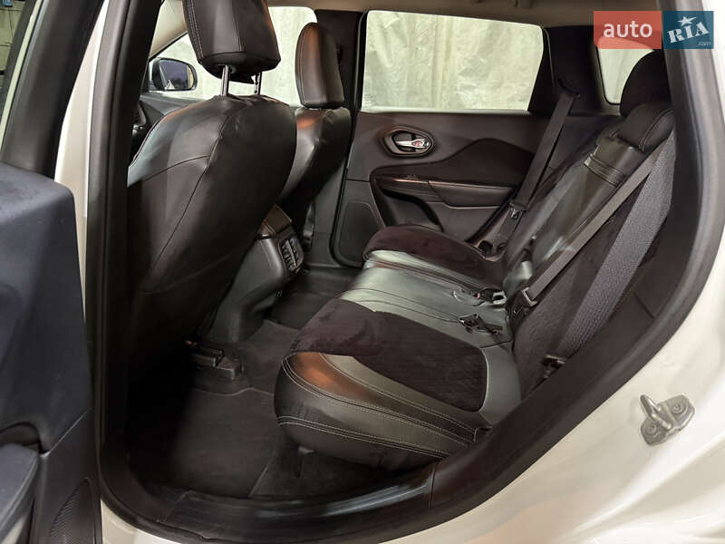 Внедорожник / Кроссовер Jeep Cherokee 2015 в Попельне фото 11 Внедорожник / Кроссовер Jeep Cherokee 2015 в Попельне