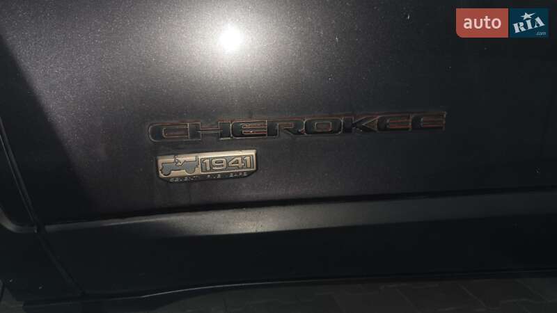 Внедорожник / Кроссовер Jeep Cherokee 2016 в Ирпене