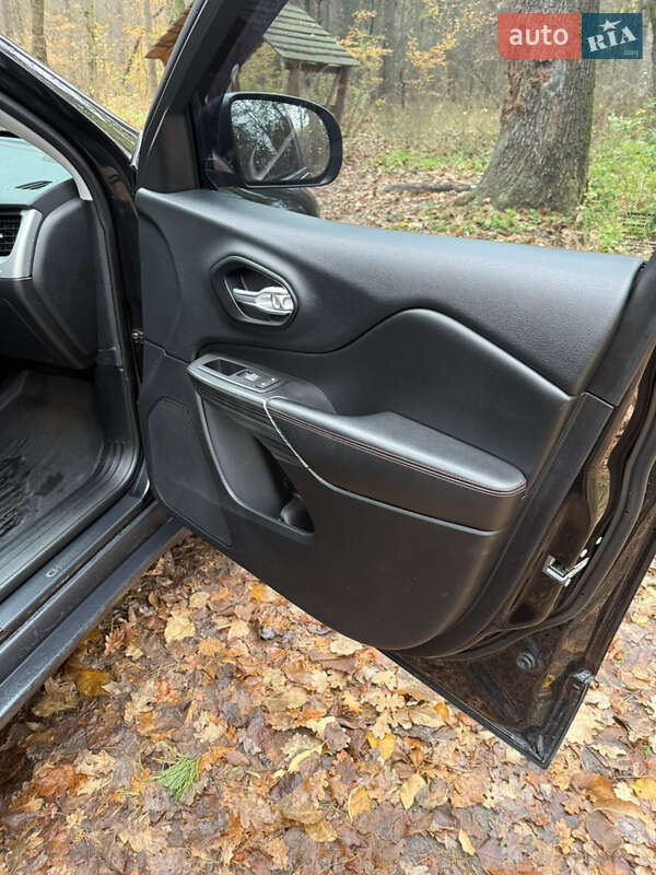 Внедорожник / Кроссовер Jeep Cherokee 2016 в Киеве фото 12 Внедорожник / Кроссовер Jeep Cherokee 2016 в Киеве