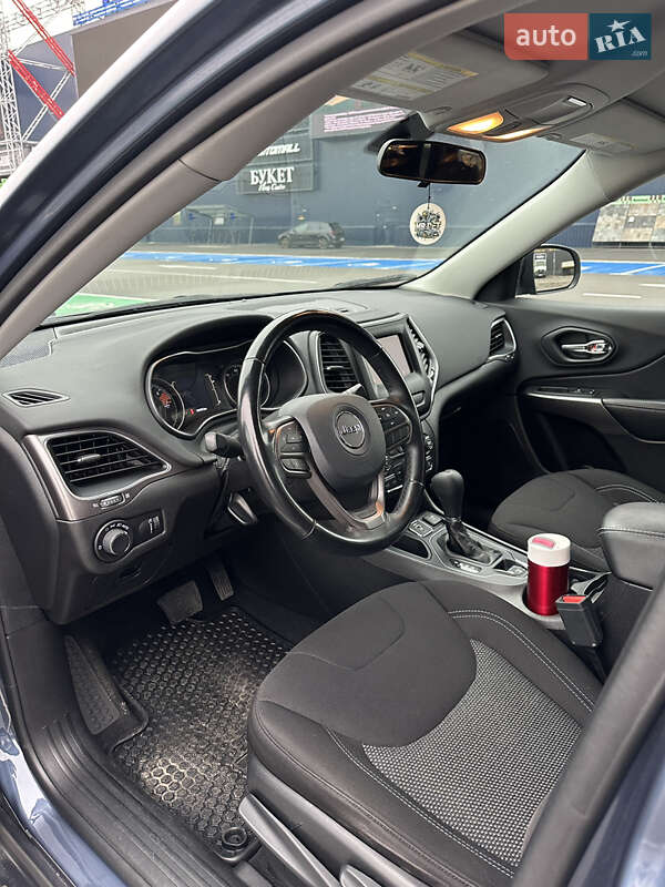 Внедорожник / Кроссовер Jeep Cherokee 2020 в Киеве