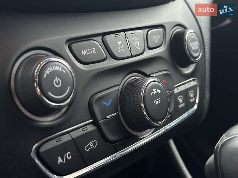 Позашляховик / Кросовер Jeep Cherokee 2020 в Києві