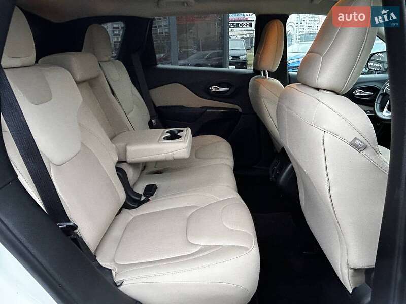 Позашляховик / Кросовер Jeep Cherokee 2015 в Києві