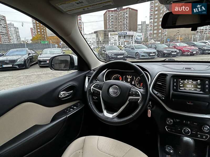 Позашляховик / Кросовер Jeep Cherokee 2015 в Києві