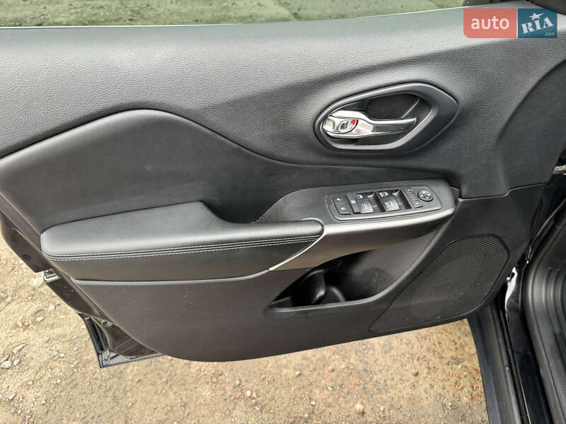 Внедорожник / Кроссовер Jeep Cherokee 2018 в Киеве