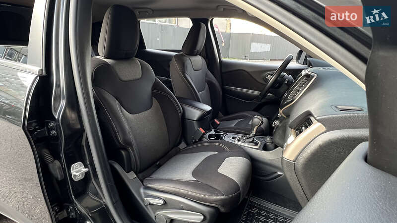 Внедорожник / Кроссовер Jeep Cherokee 2014 в Киеве