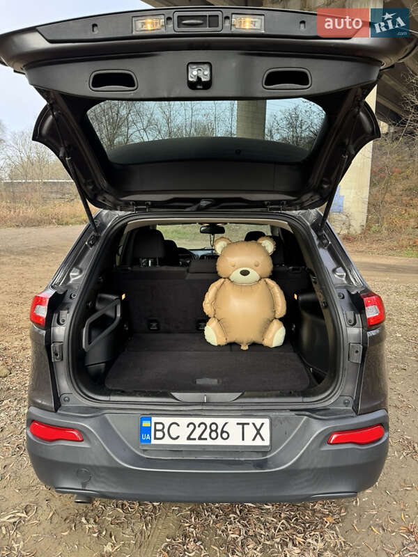 Внедорожник / Кроссовер Jeep Cherokee 2016 в Ивано-Франковске