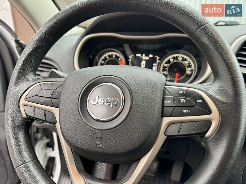 Внедорожник / Кроссовер Jeep Cherokee 2017 в Киеве
