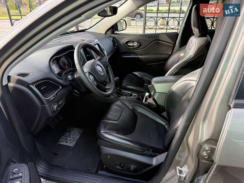 Внедорожник / Кроссовер Jeep Cherokee 2020 в Одессе