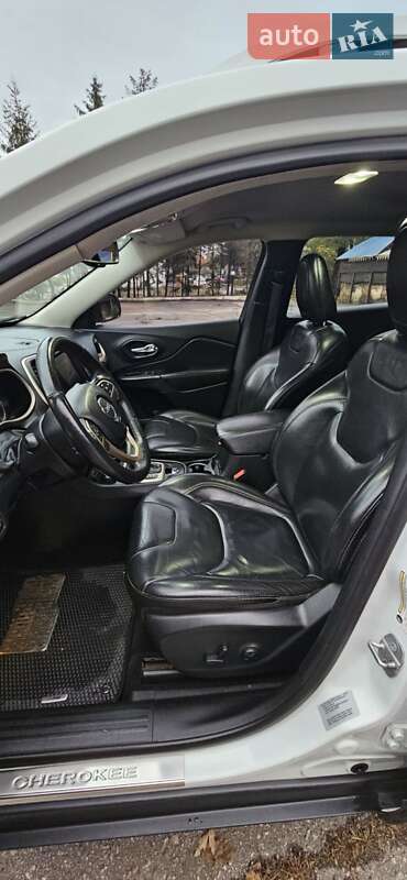 Внедорожник / Кроссовер Jeep Cherokee 2015 в Харькове