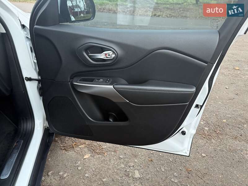 Позашляховик / Кросовер Jeep Cherokee 2020 в Чернігові фото 21 Позашляховик / Кросовер Jeep Cherokee 2020 в Чернігові