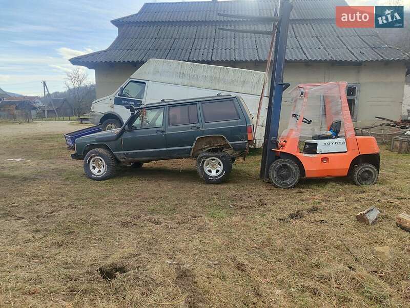 Позашляховик / Кросовер Jeep Cherokee 1995 в Косові