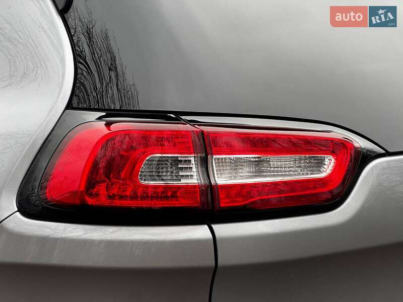 Позашляховик / Кросовер Jeep Cherokee 2015 в Охтирці