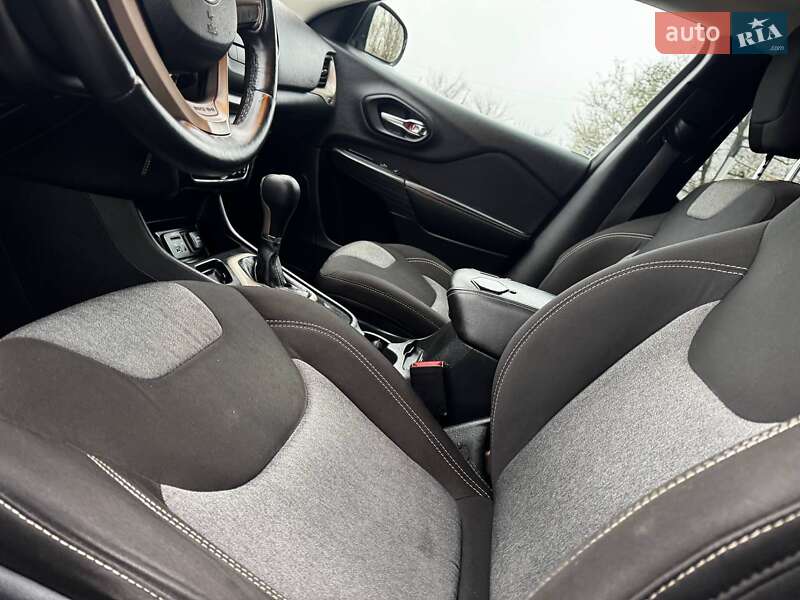 Позашляховик / Кросовер Jeep Cherokee 2015 в Охтирці