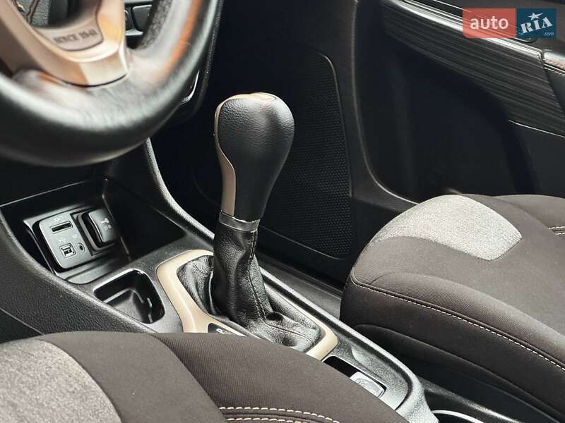 Позашляховик / Кросовер Jeep Cherokee 2015 в Охтирці