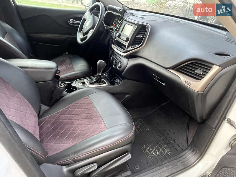 Внедорожник / Кроссовер Jeep Cherokee 2015 в Харькове