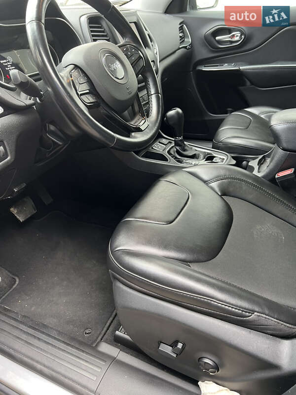 Внедорожник / Кроссовер Jeep Cherokee 2020 в Львове