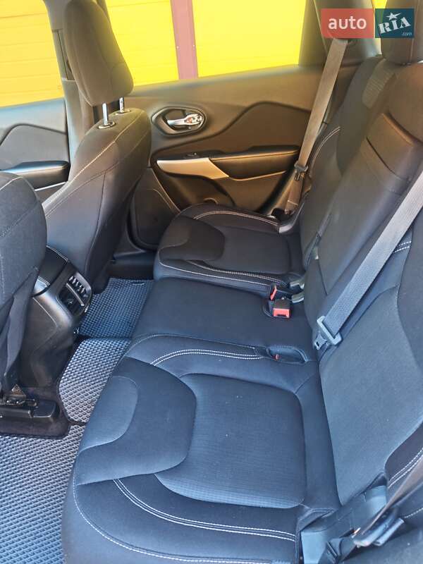 Внедорожник / Кроссовер Jeep Cherokee 2017 в Львове