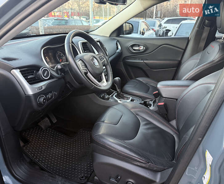 Внедорожник / Кроссовер Jeep Cherokee 2014 в Киеве