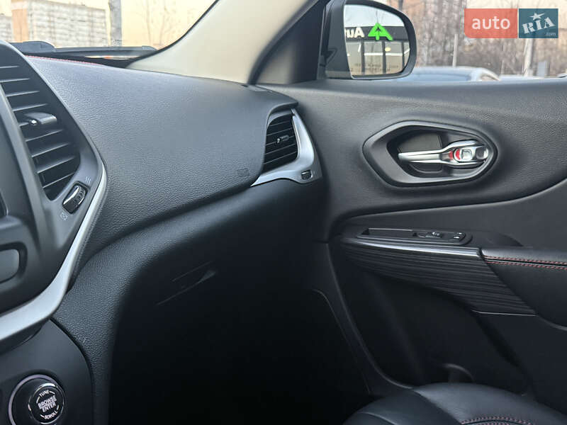 Внедорожник / Кроссовер Jeep Cherokee 2014 в Киеве