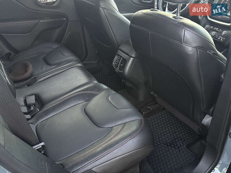 Внедорожник / Кроссовер Jeep Cherokee 2014 в Киеве