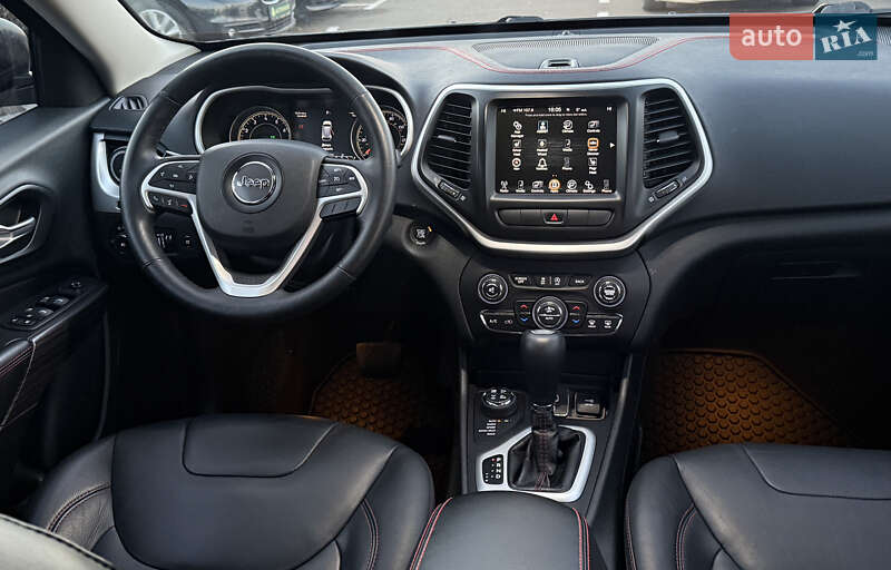 Внедорожник / Кроссовер Jeep Cherokee 2014 в Киеве