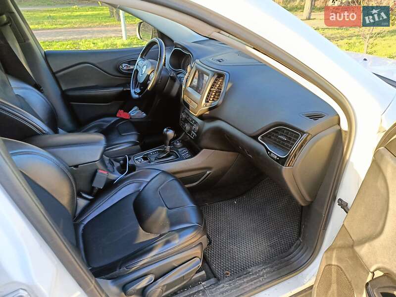 Внедорожник / Кроссовер Jeep Cherokee 2018 в Вышгороде