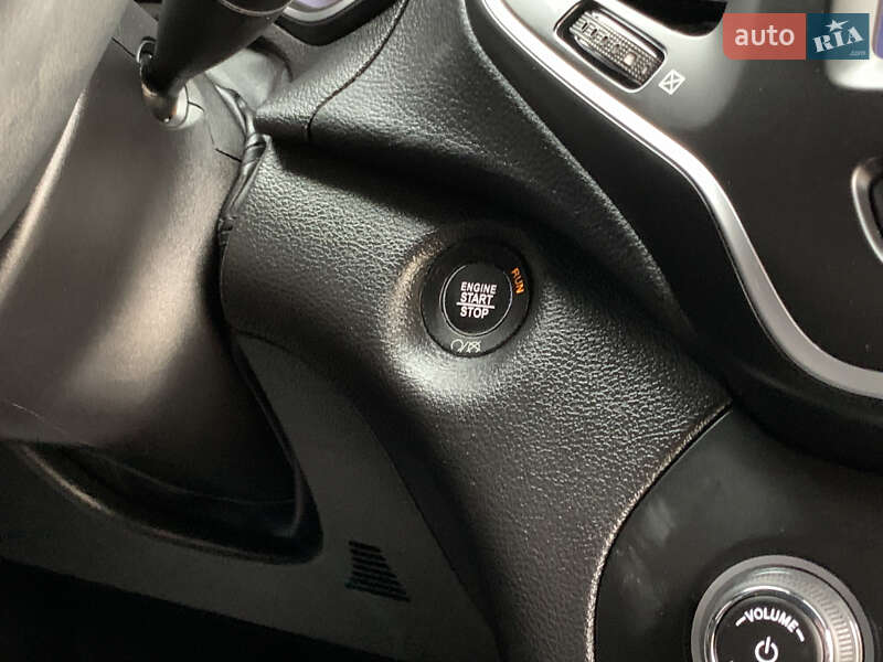 Внедорожник / Кроссовер Jeep Cherokee 2021 в Бердичеве