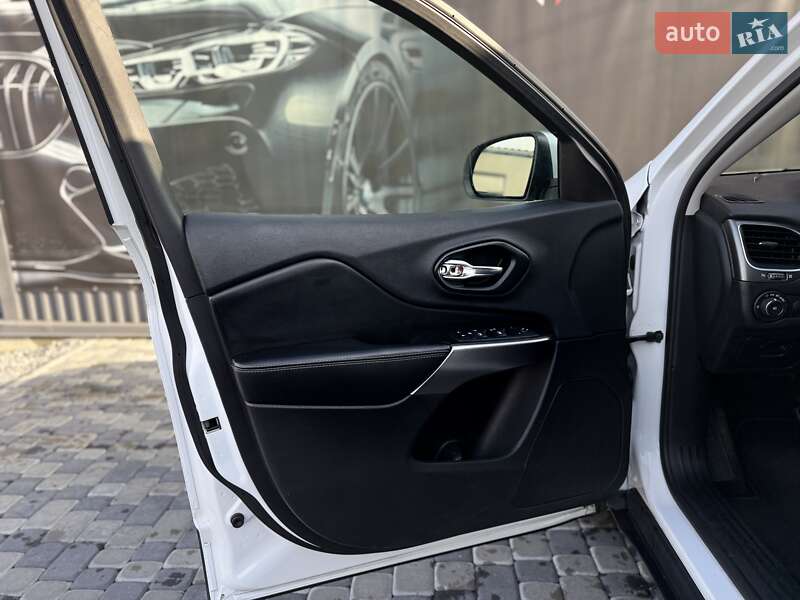 Внедорожник / Кроссовер Jeep Cherokee 2019 в Львове