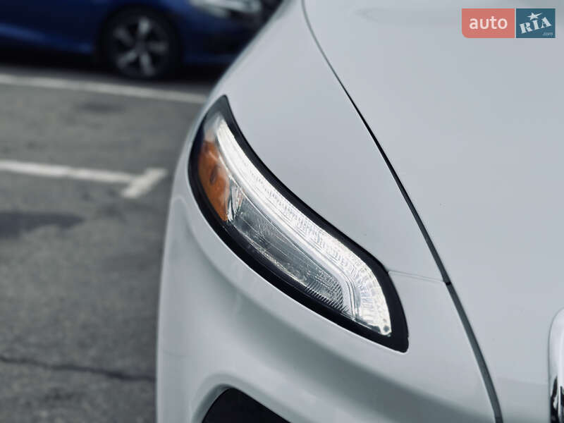 Внедорожник / Кроссовер Jeep Cherokee 2015 в Кременчуге