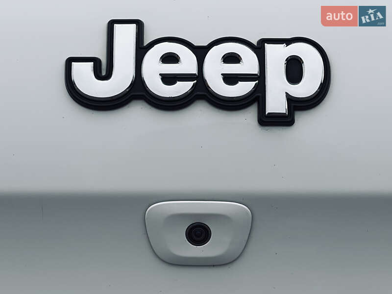 Внедорожник / Кроссовер Jeep Cherokee 2015 в Кременчуге