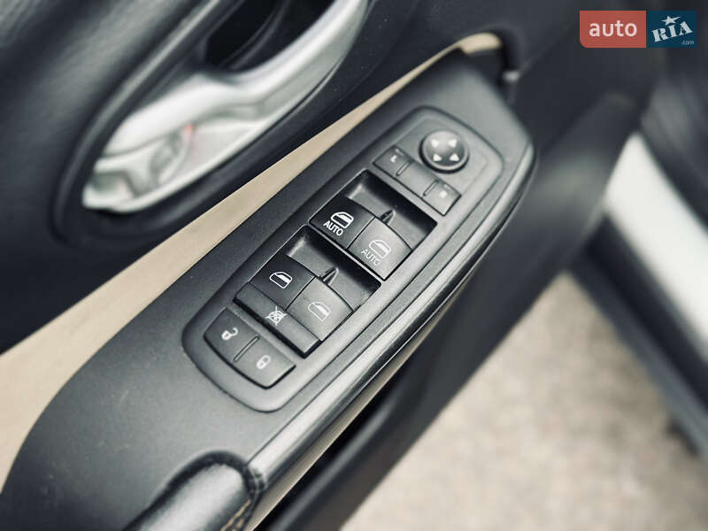 Внедорожник / Кроссовер Jeep Cherokee 2015 в Кременчуге