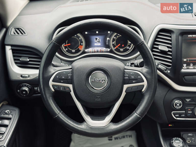 Внедорожник / Кроссовер Jeep Cherokee 2015 в Кременчуге