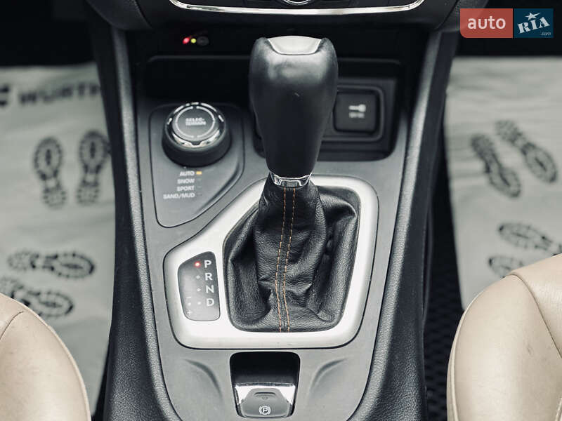 Внедорожник / Кроссовер Jeep Cherokee 2015 в Кременчуге