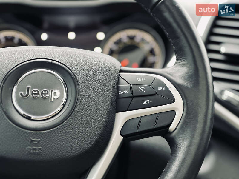 Внедорожник / Кроссовер Jeep Cherokee 2015 в Кременчуге