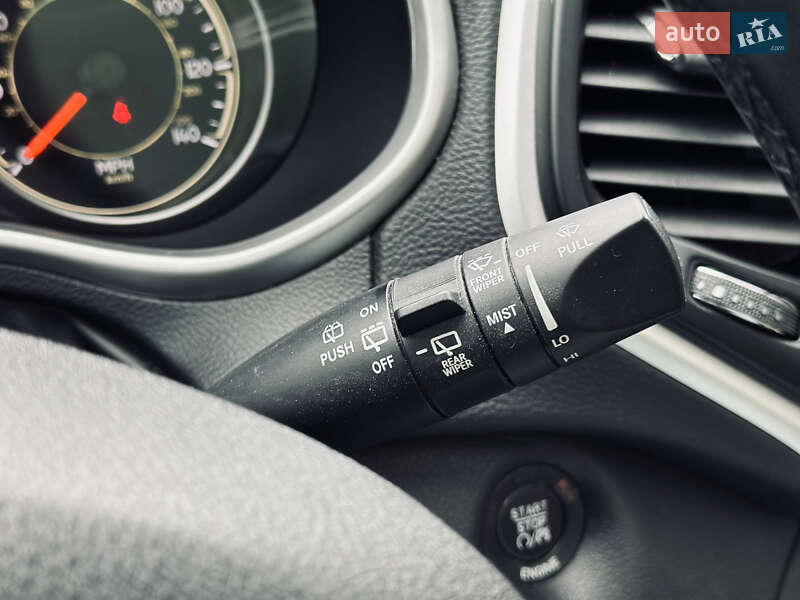 Внедорожник / Кроссовер Jeep Cherokee 2015 в Кременчуге