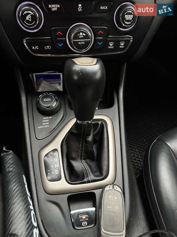 Внедорожник / Кроссовер Jeep Cherokee 2016 в Коростене