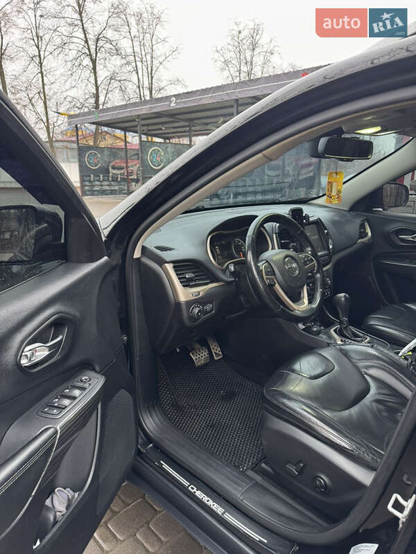 Внедорожник / Кроссовер Jeep Cherokee 2016 в Коростене