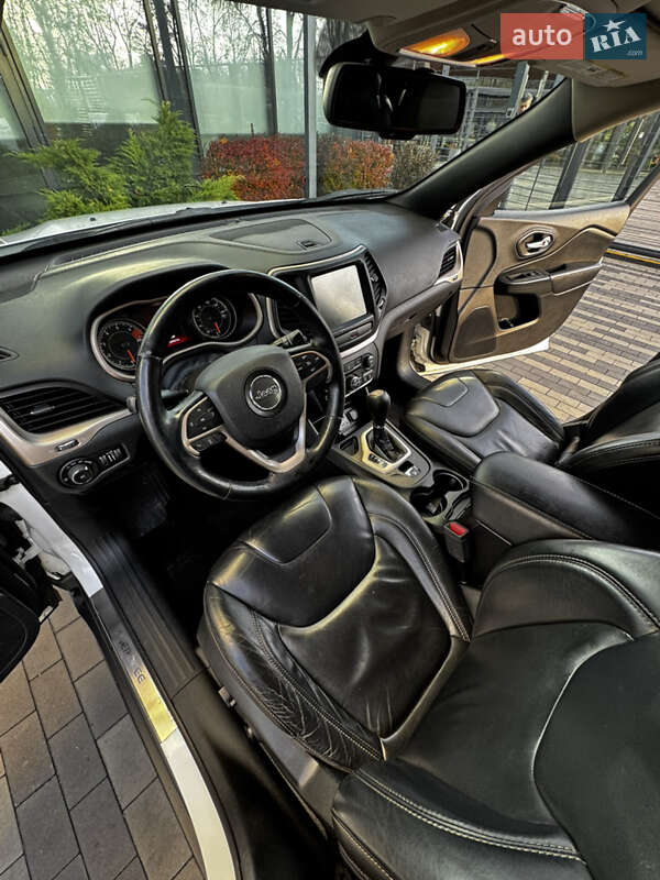 Внедорожник / Кроссовер Jeep Cherokee 2016 в Киеве