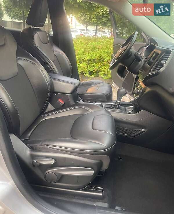 Внедорожник / Кроссовер Jeep Cherokee 2020 в Киеве