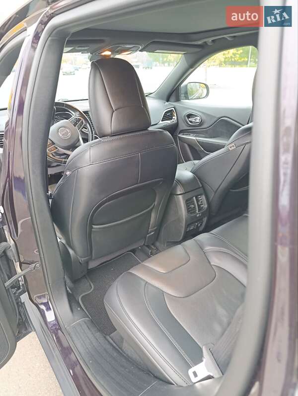 Внедорожник / Кроссовер Jeep Cherokee 2021 в Киеве