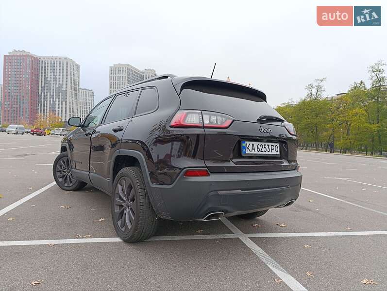 Внедорожник / Кроссовер Jeep Cherokee 2021 в Киеве