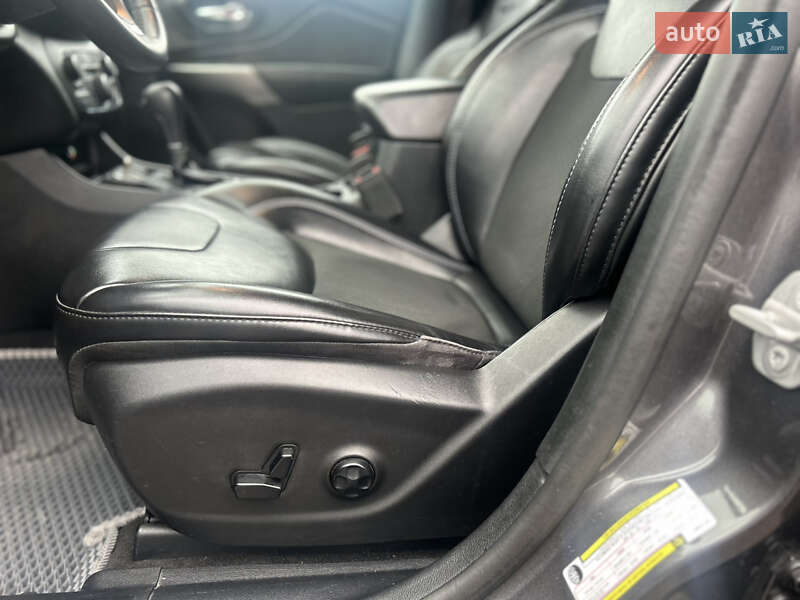 Позашляховик / Кросовер Jeep Cherokee 2020 в Переяславі