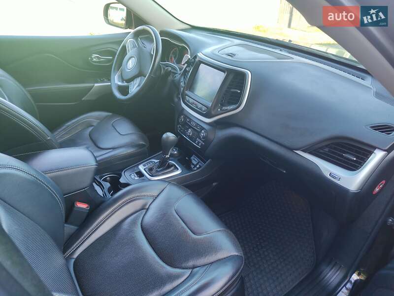 Внедорожник / Кроссовер Jeep Cherokee 2016 в Киеве