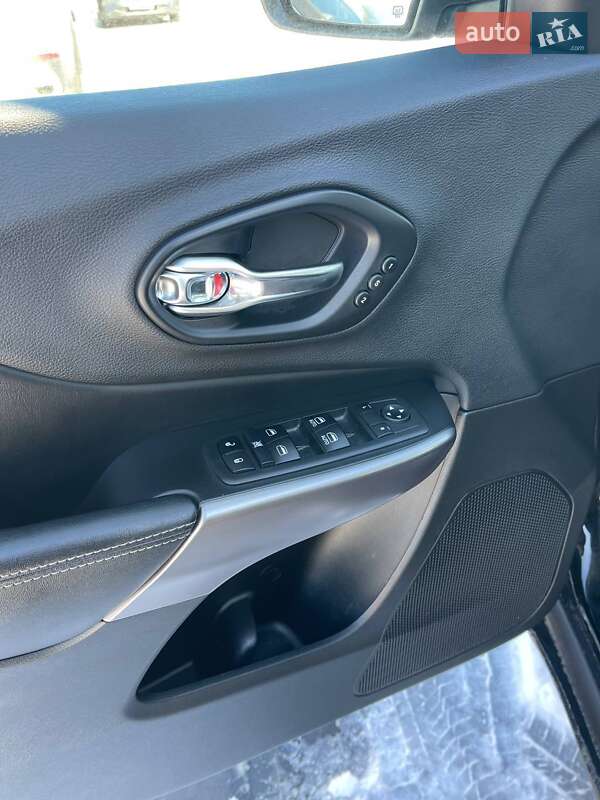 Внедорожник / Кроссовер Jeep Cherokee 2019 в Львове