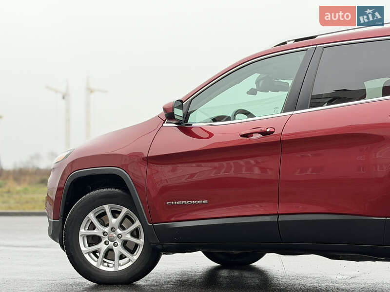 Внедорожник / Кроссовер Jeep Cherokee 2015 в Виннице