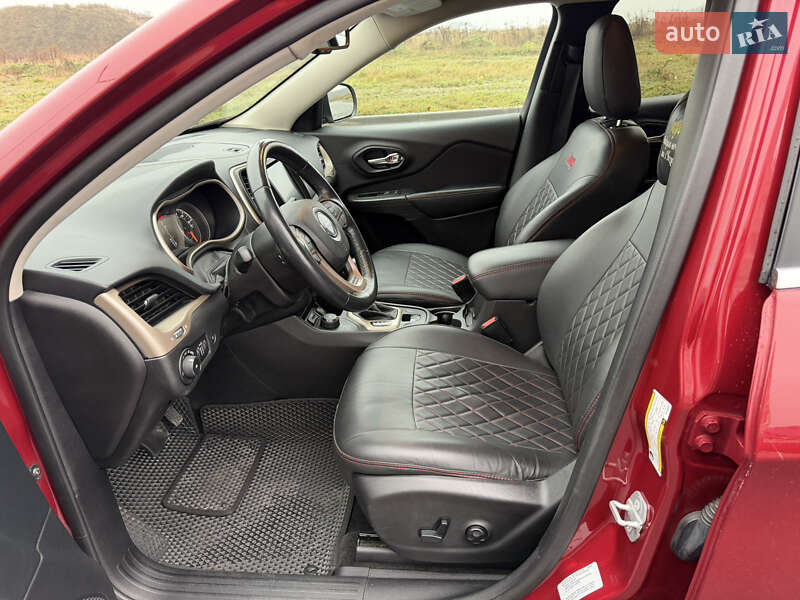 Внедорожник / Кроссовер Jeep Cherokee 2015 в Виннице