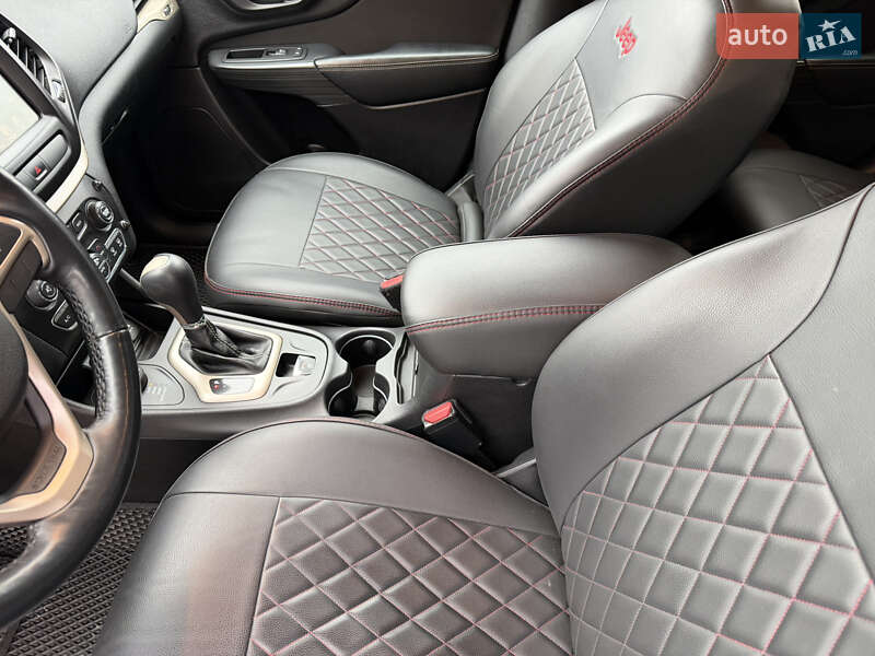 Внедорожник / Кроссовер Jeep Cherokee 2015 в Виннице