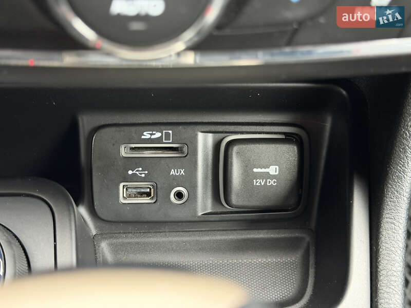 Внедорожник / Кроссовер Jeep Cherokee 2015 в Виннице